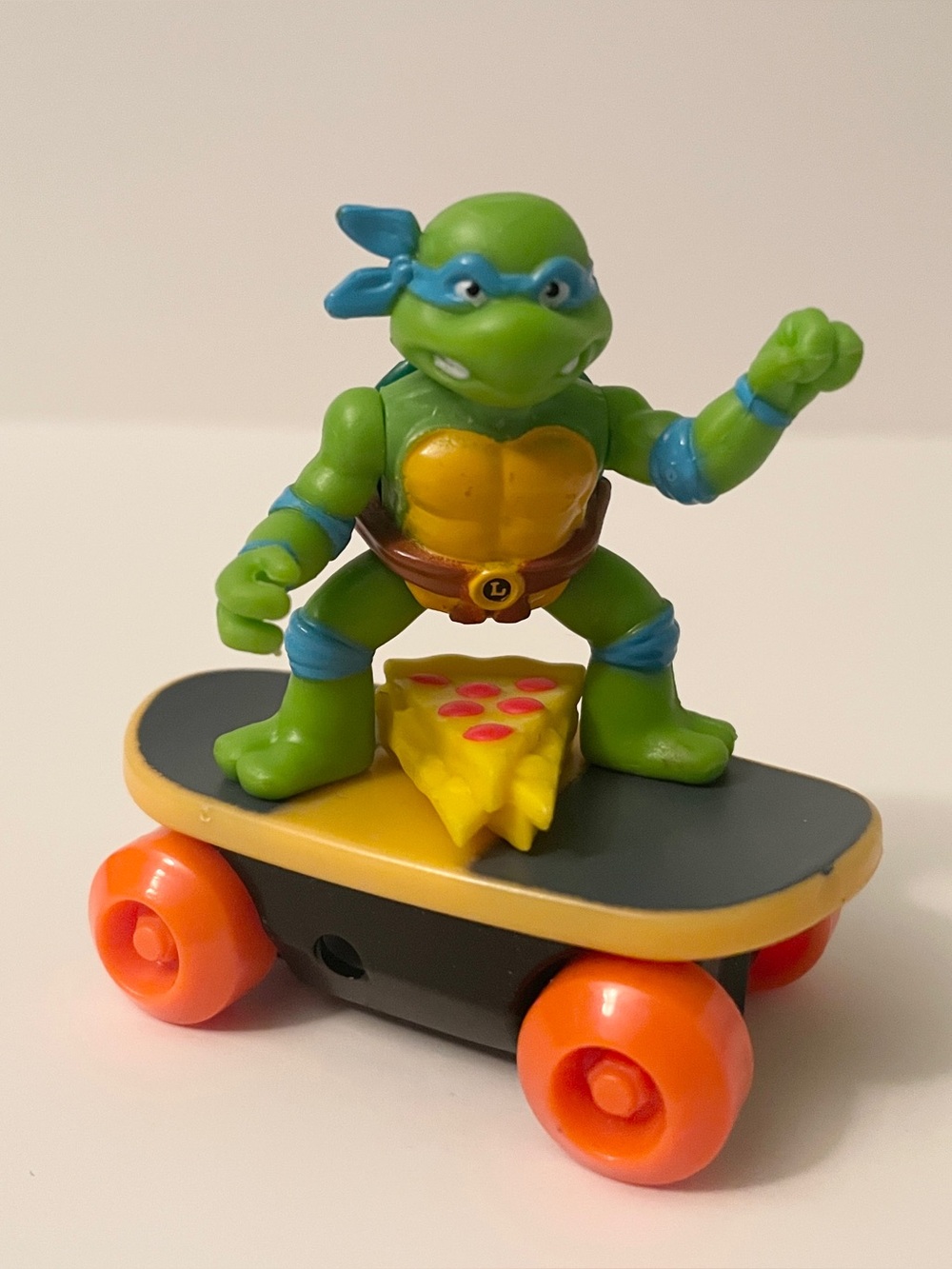 Funrise TMNT Switch Kick Skaters Leonardo Skateboard Figure 2023